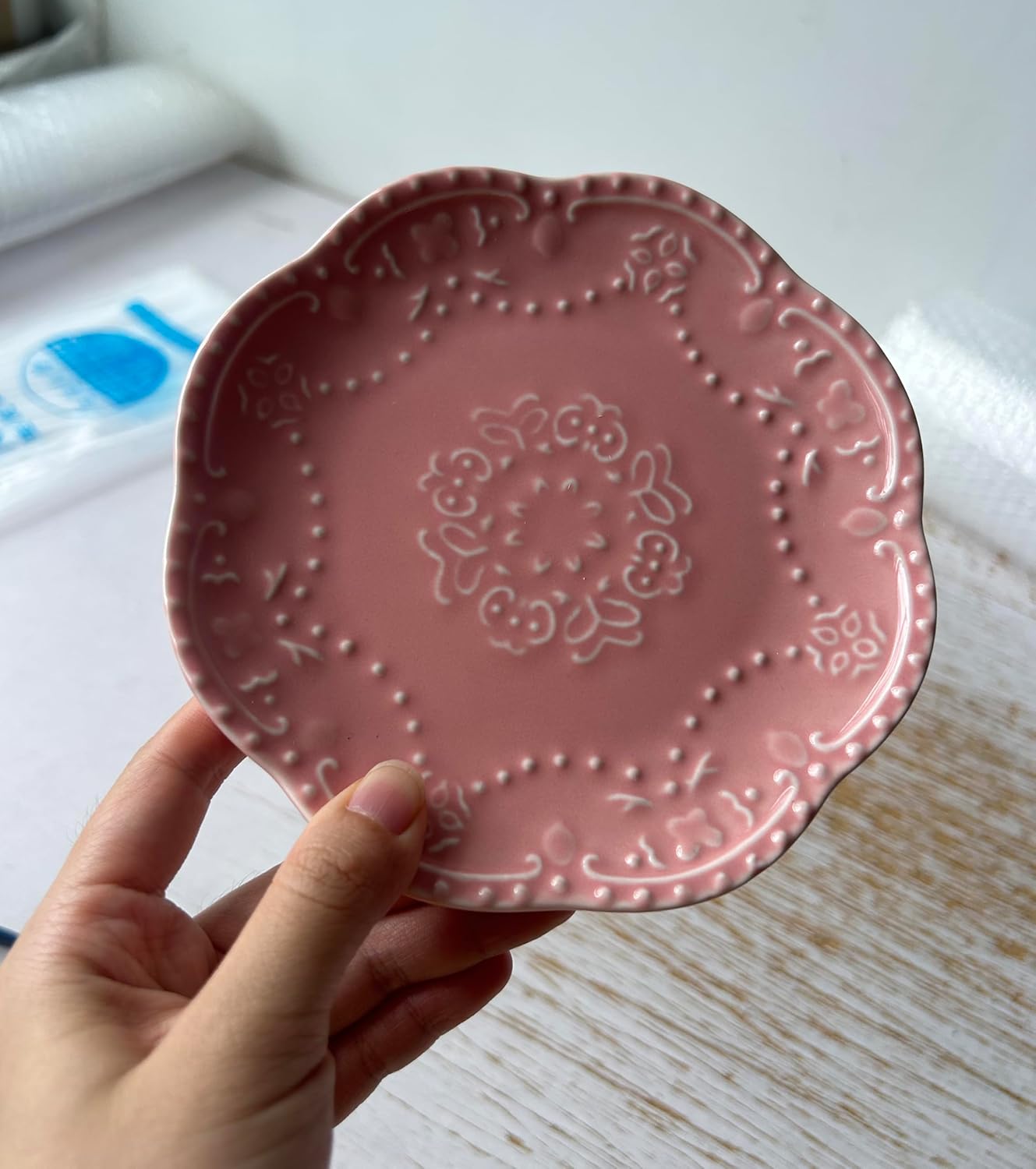 Embossed Ceramic Dessert Plate – Elegant Pink Snack, Cake, Fruit & Tea Plate